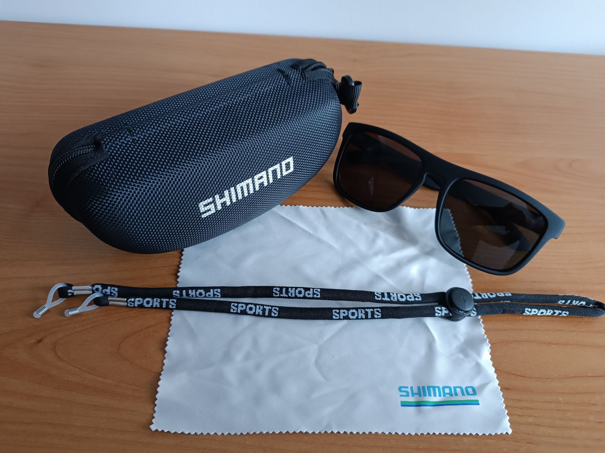 Okulary przeciwsłoneczne polaryzacyjne Shimano.