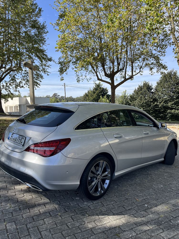Mercedes-Benz CLA 180 D Urban Caixa auto