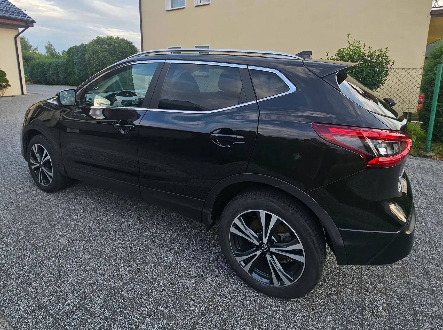 Nissan Qashqai Auto krajowe, pierwszy właściciel, niski przebieg, stan bardzo dobry.