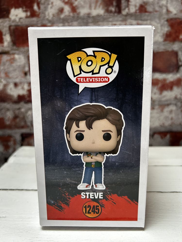 Funko Pop Netflix Stranger Things Steve 1245 + Pocket Pop Keychain