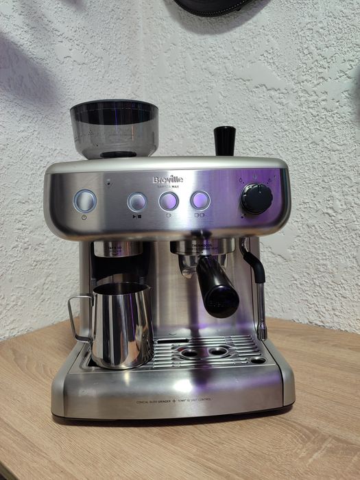 Кавомашина Breville Barista Max VCF126.