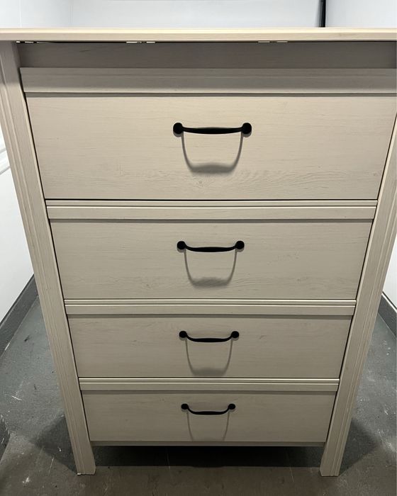 komoda IKEA o wymiarach 140x80x40