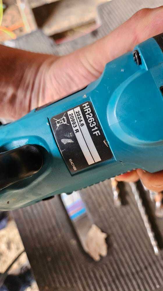 Młotowiertarka Makita HR2631F 800W 2,4J