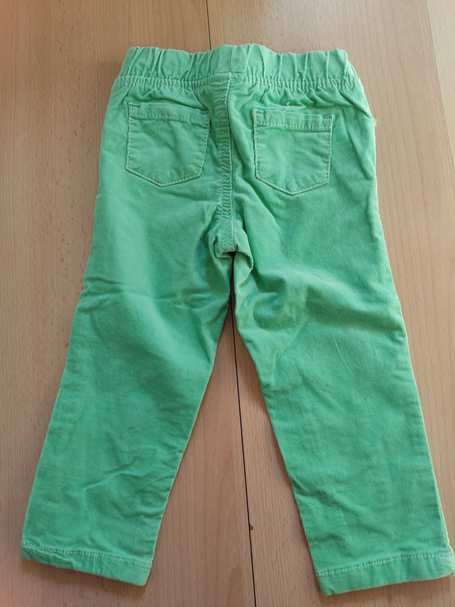 Zielone sztruksowe spodnie 86