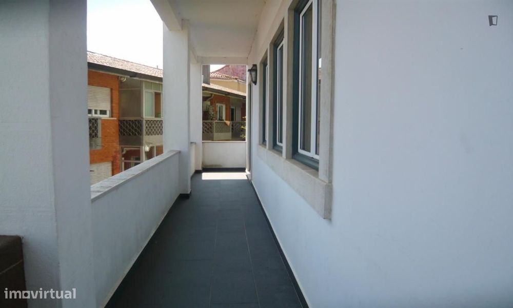 Quarto - localizado em  Coimbra