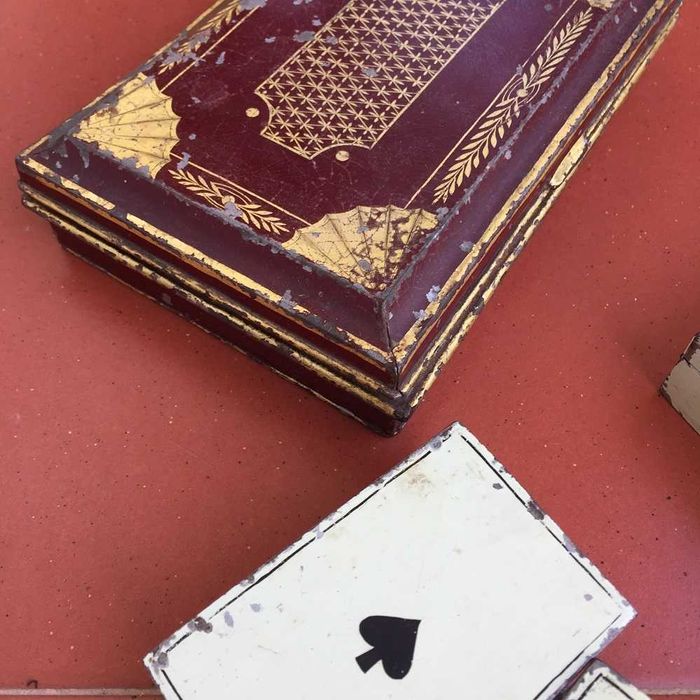 Caixa de colecionador -- Caixa metal  guardar baralho cartas -- ALEMÃ