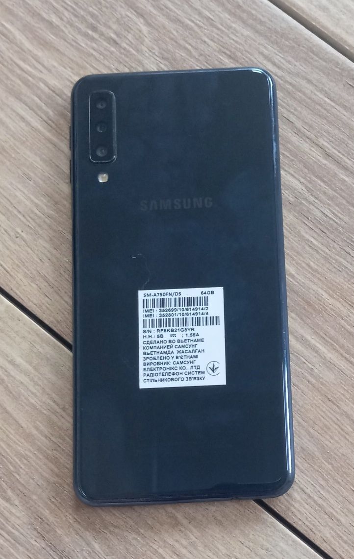 Продам телефон samsung A750