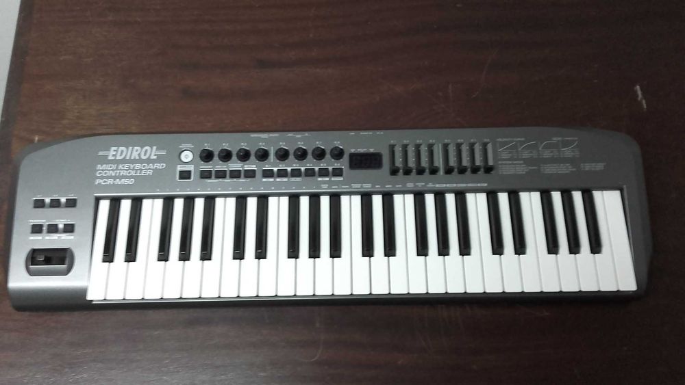 MIDI Keyboard Controler da Roland PCR - M50