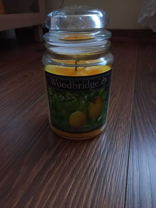 Woodbridge 2-knotowa świeca zapachowa Mediterranean Lemon 565 g - opis