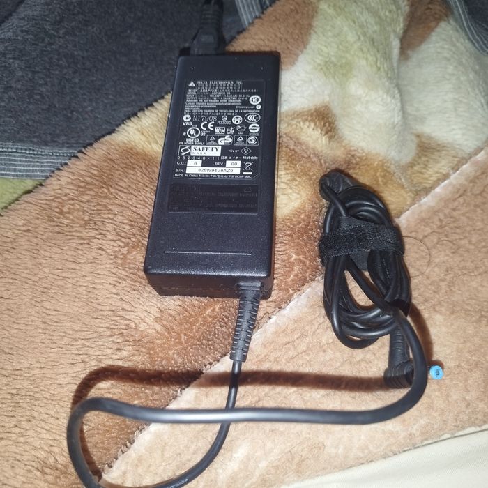 Зарядне модель ADP-90CD DB до ноутбука