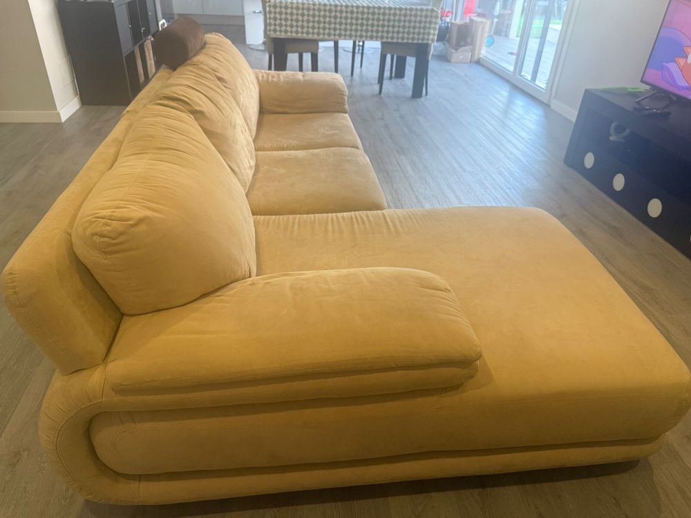 Sofá com chaise long