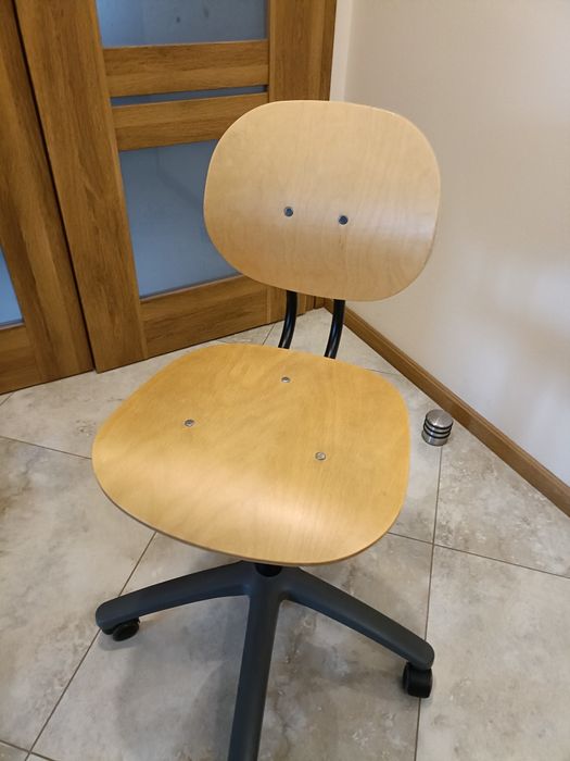 Krzesło biurkowe dla dziecka