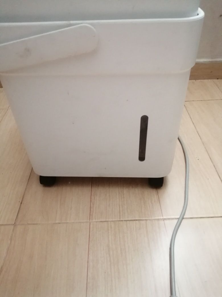 Desumificador Midea Cube 20L