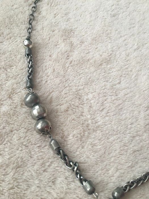 Naszyjnik metalowy z wisiorem Bijou Brigitte stan bdb