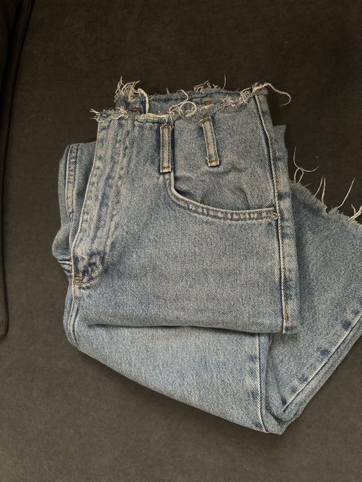 Джинси з необробленими краями