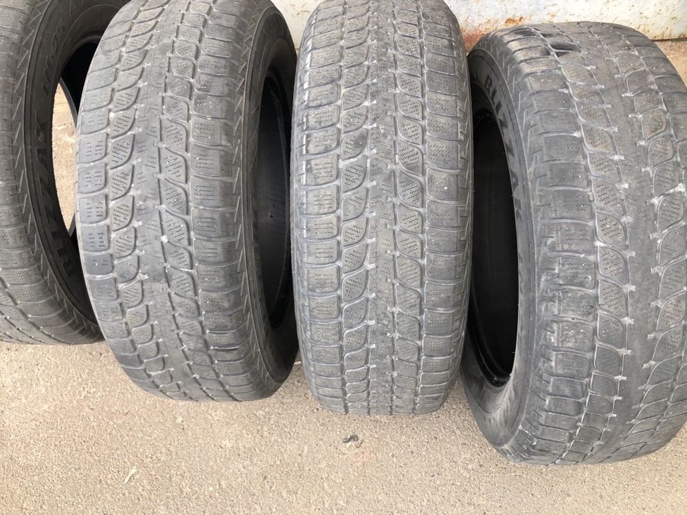 Зимняя резина 235/65 R17 Bridgestone Blizzak LM 25