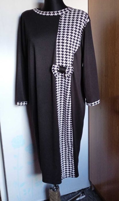 Czarno biała sukienka r. 50
