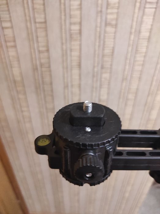 Телескопічна розпорна штанга для установки лазерного рівня