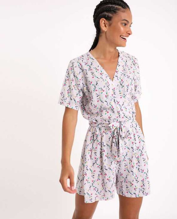 Kombinezon fioletowy w kwiaty r.32 Pimkie