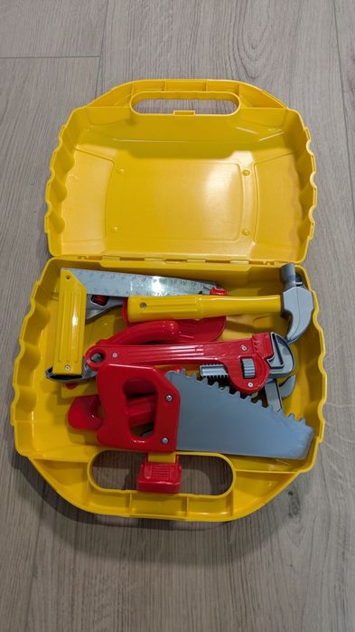 Набір іграшок:великі та маленькі машини, набори лікаря та інструментів