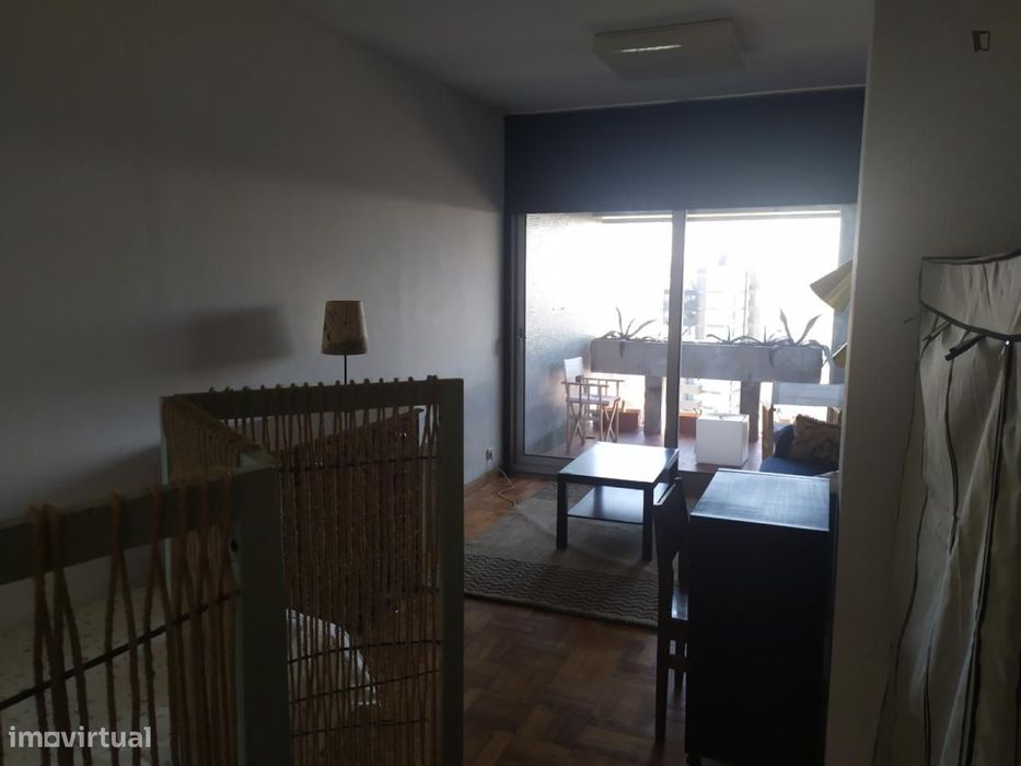 Quarto - localizado em Santo Ildefonso Porto