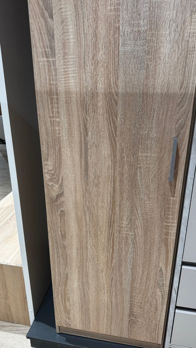 Шафа деревʼяна для одягу або взуття