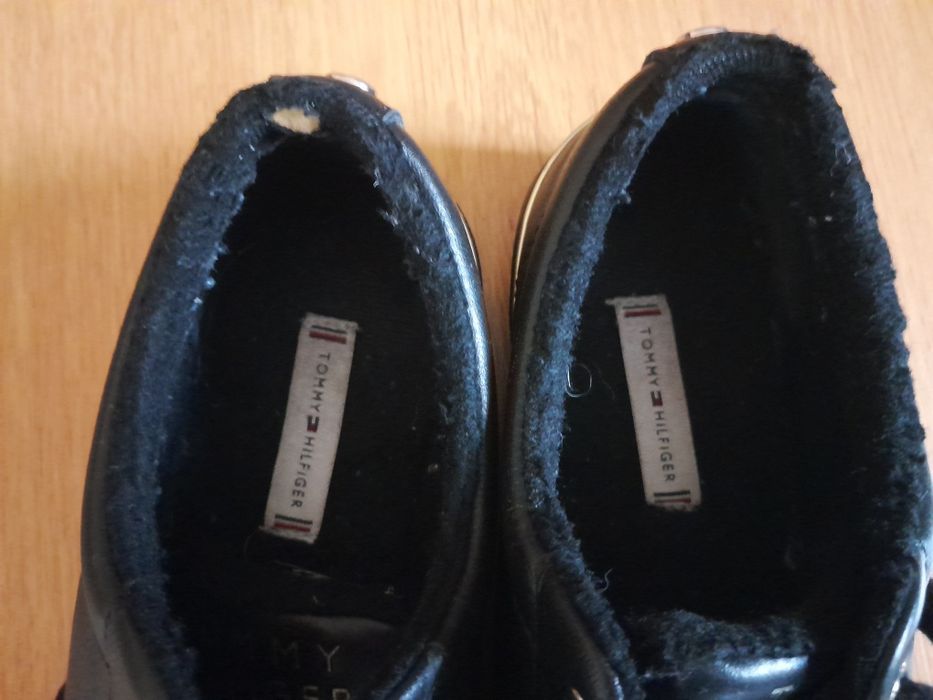 Кросівки Tommy Hilfiger.