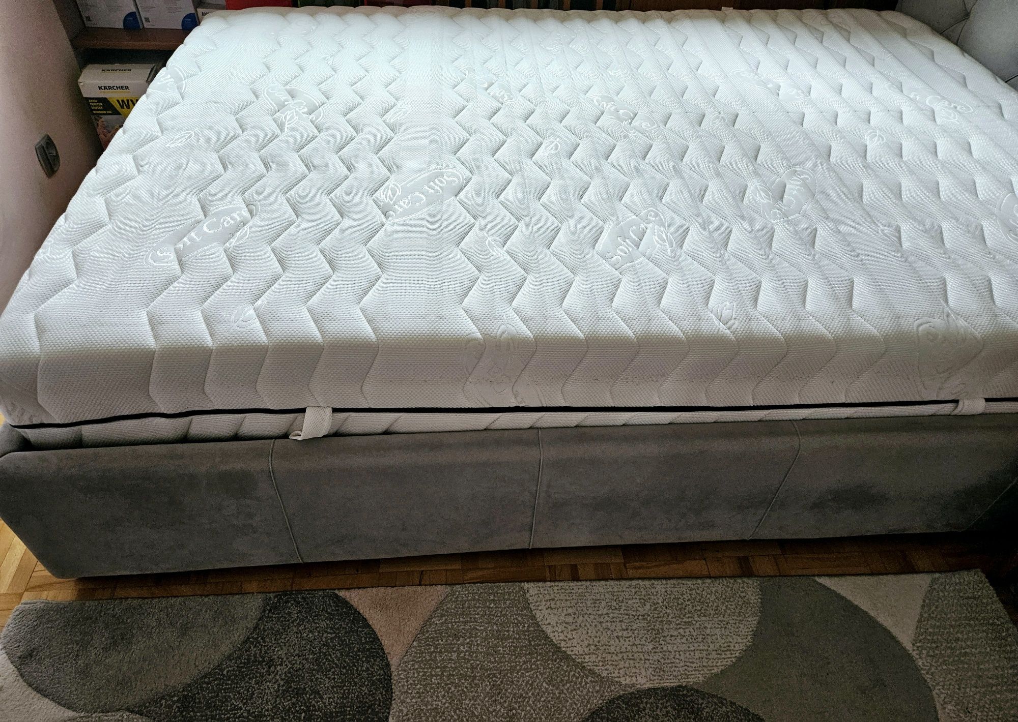 Łóżko tapicerowane z materacem 140x200 w idealnym stanie