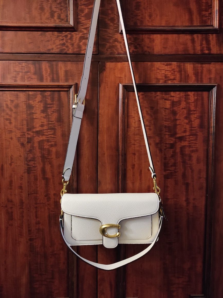 Сумка coach tabby shoulder bag кожаная белая
