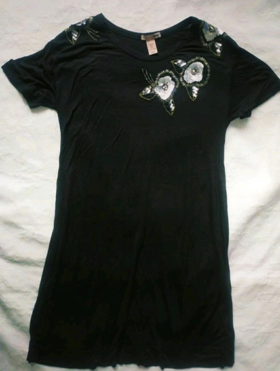 Mala czarna sukienka zwiewna z cekinami H&M rozmiar XS