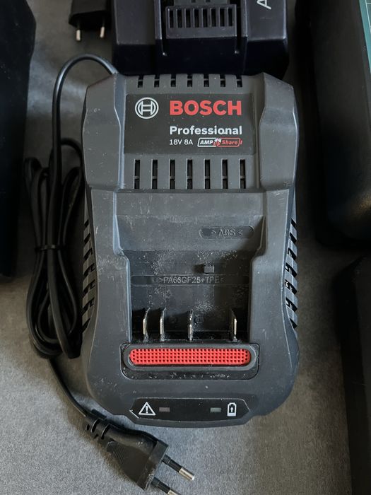 Зарядки, зарядні пристрої Bosch Мілвауке Макіта