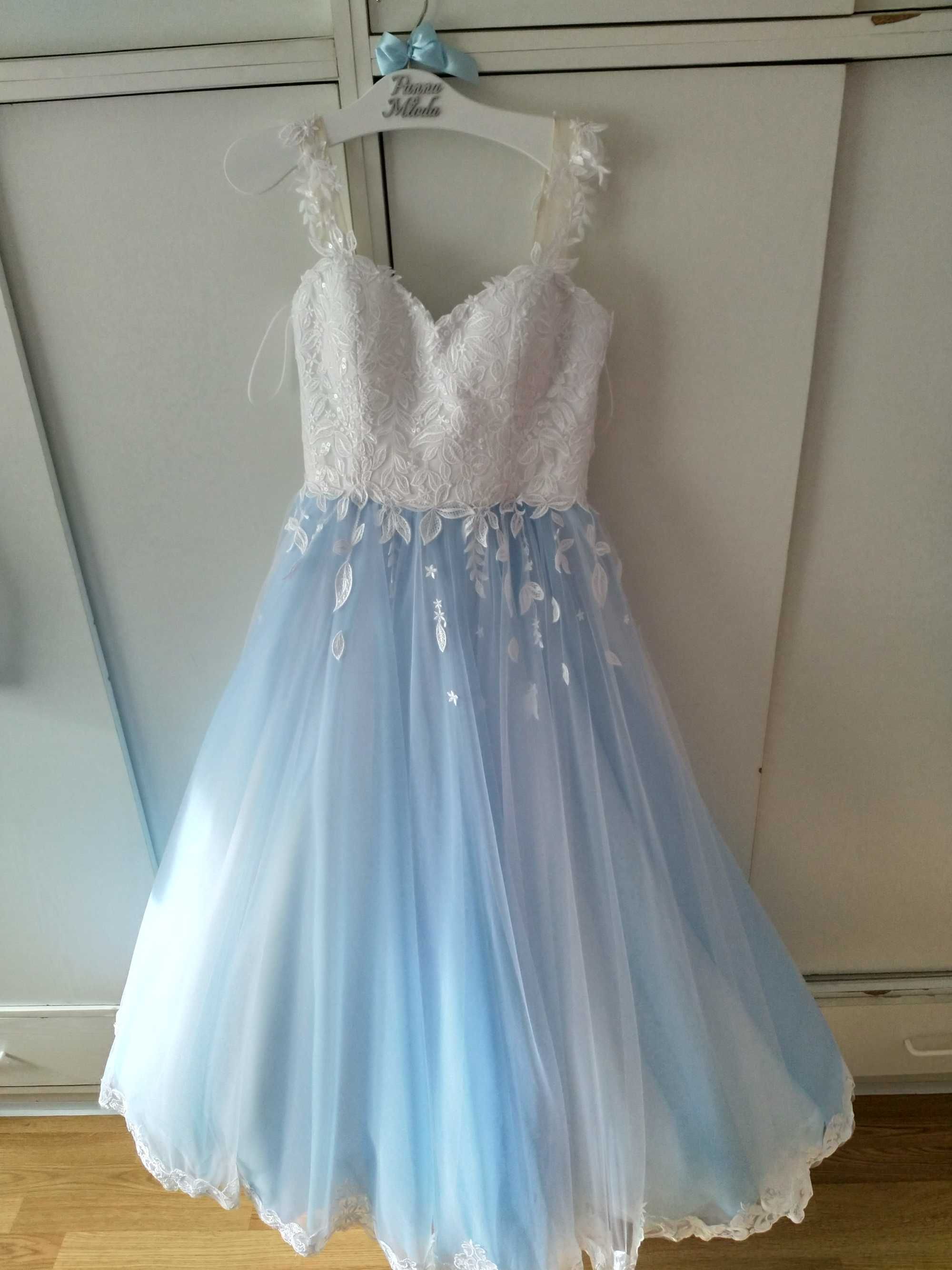 Sprzedam biało-błękitną suknię ślubną