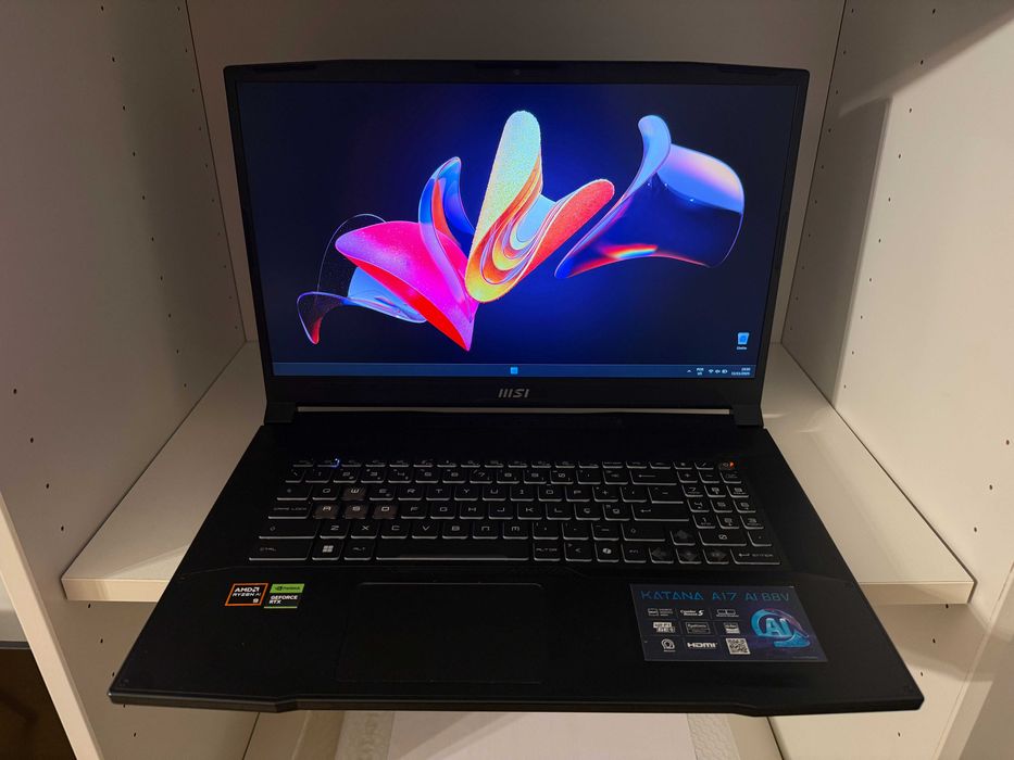 Laptop Portátil MSI 17"- Ryzen 9 AI | RTX4060 8GB | 240hz | 32GB ram