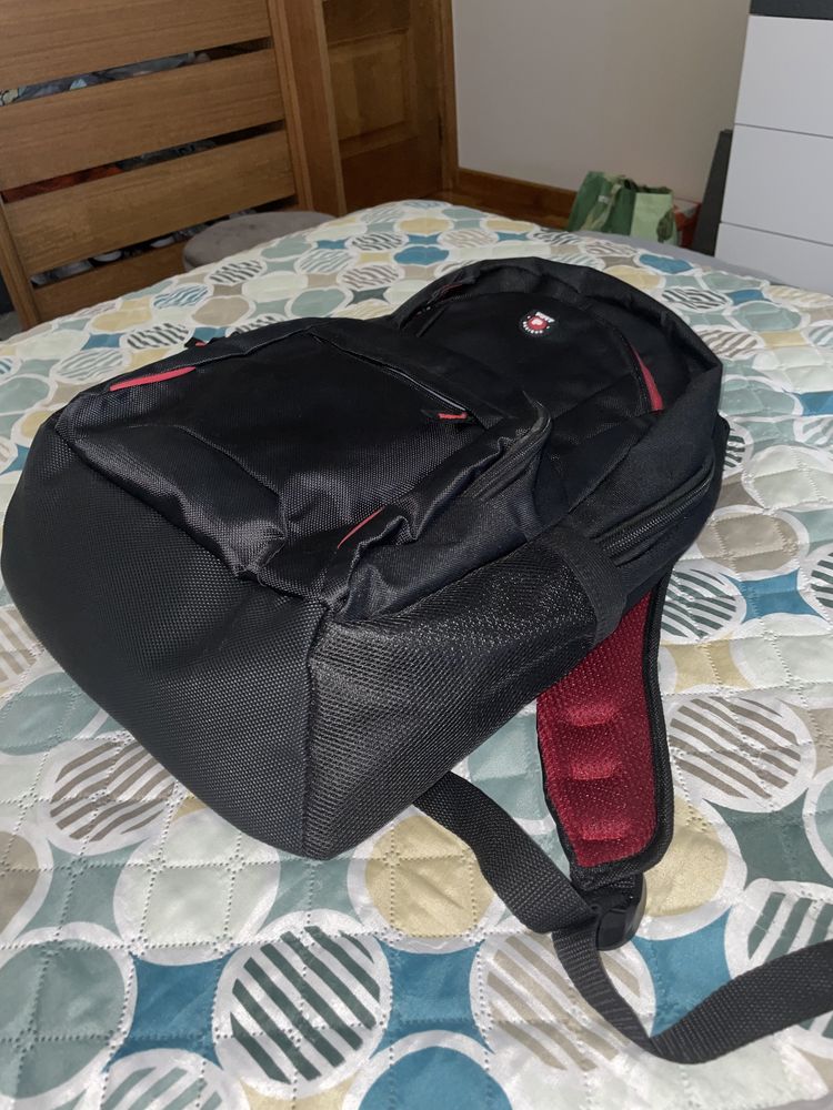 Mochila gaming com muito espaço.