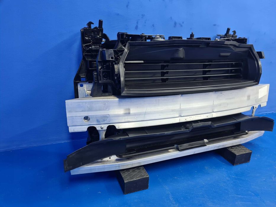 AUDI E-TRON 4KE Передня панель, телевізор