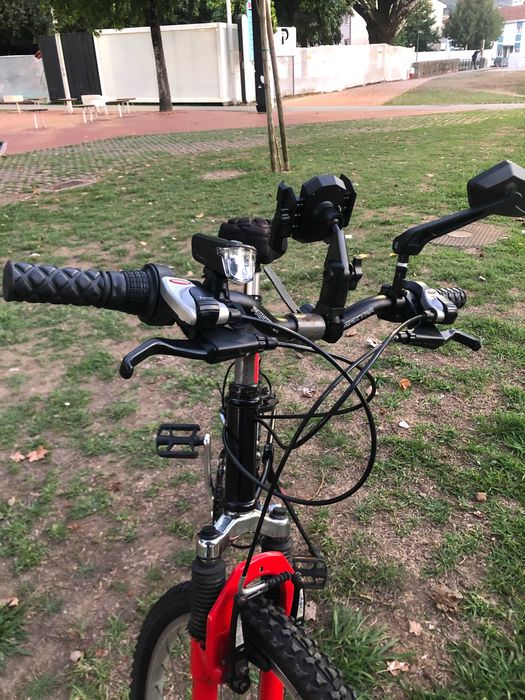 Bicicleta BTT com suspensão total