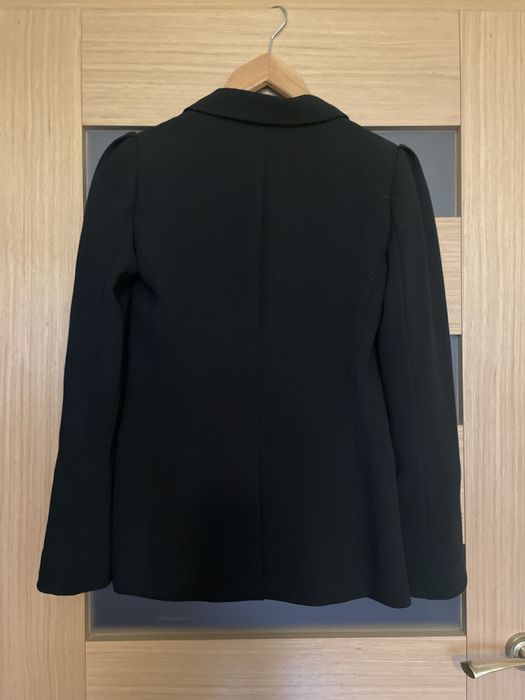 Elegancka czarna marynarka Mango