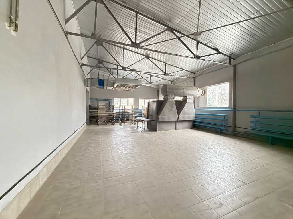 Продаж виробничо-складського комплесу м.Надвірна, площа 10900 м.кв.