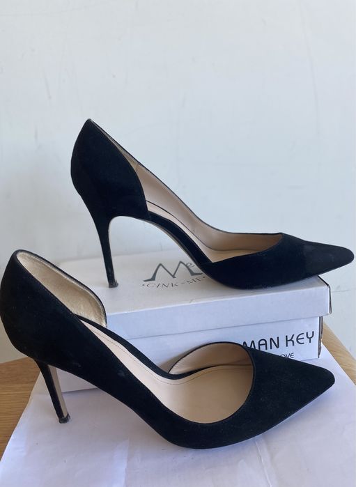 Black heels pra despachar
