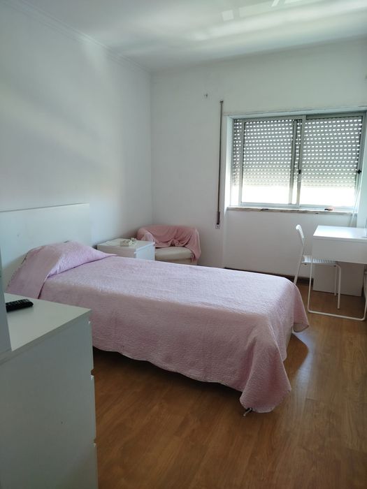 Quarto para alugar ( SO SENHORAS)
