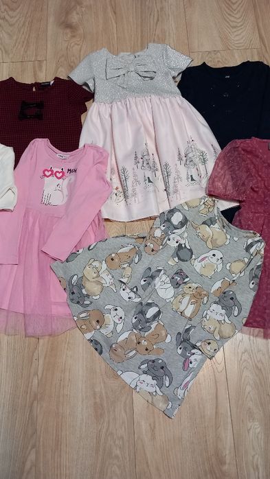 Zestaw sukienek i sweterków dla dziewczynki rozmiar 110-116 cm