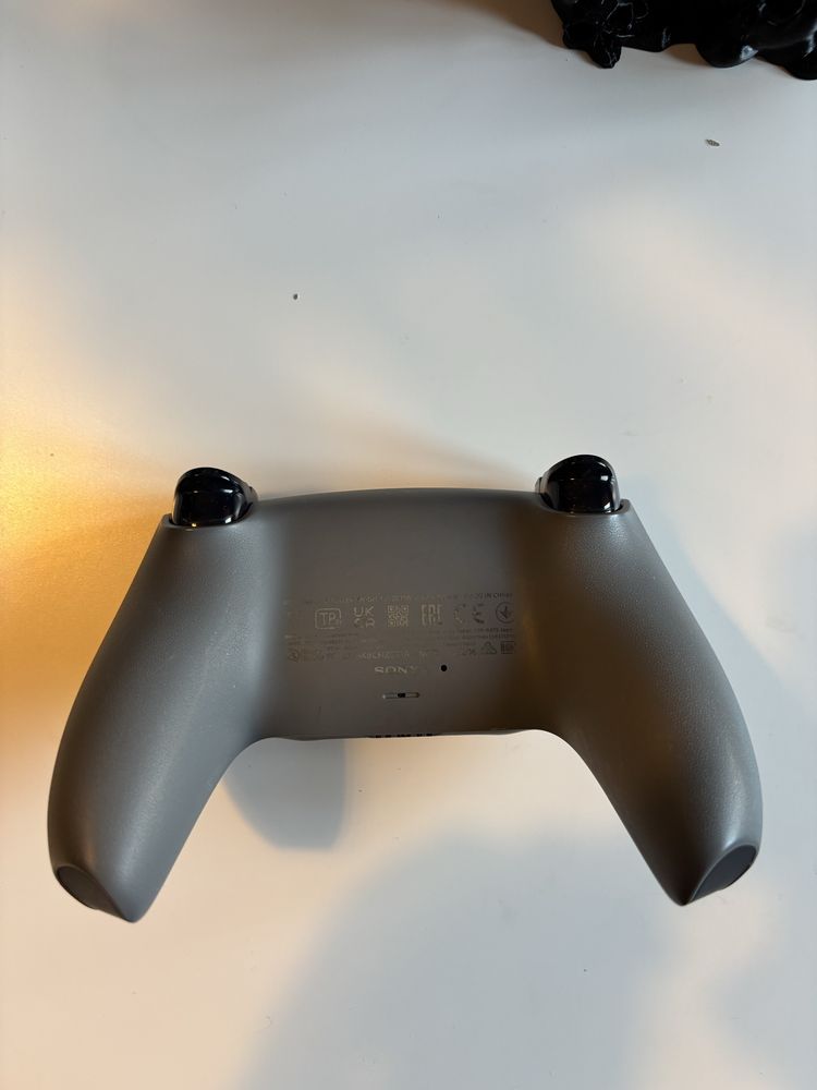 PS5 Playstation 5 dwa pady/kontrolery + podstawka / stand, stan igła