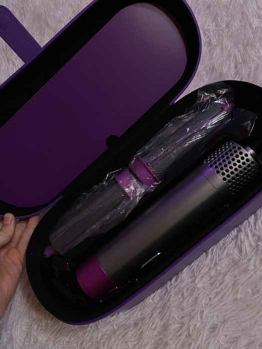 Фен для волосся з насадками