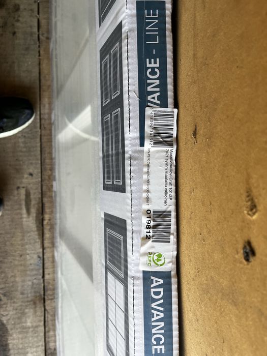 Між кімнатні двері білого поліру фірми Jeld wen