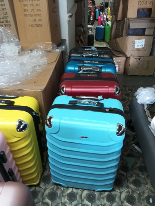 walizka średnia xl  podróżna na 4 kołach z abs