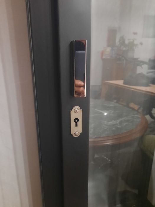 Witryna szafka medyczna lekarska czarny mat szkło loft prl
