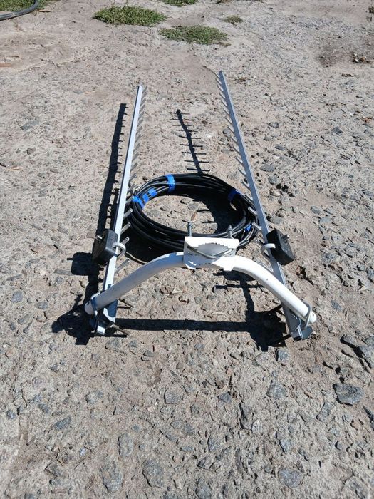 Антенна двойная + 2 кабеля к интернету