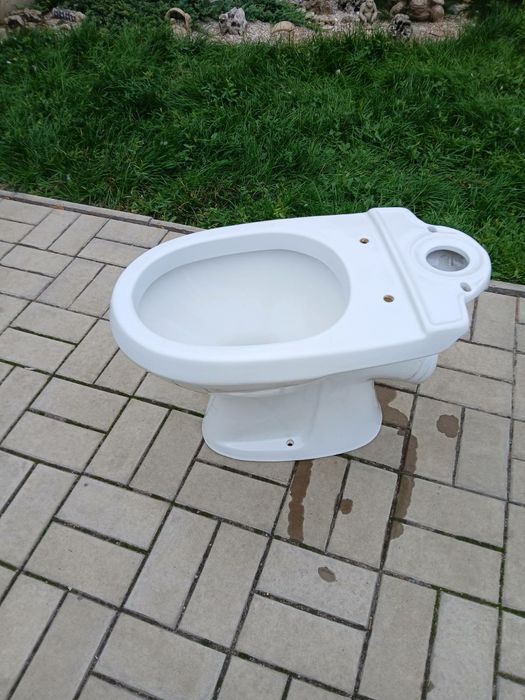 Унитаз б/у в хорошем состоянии.
