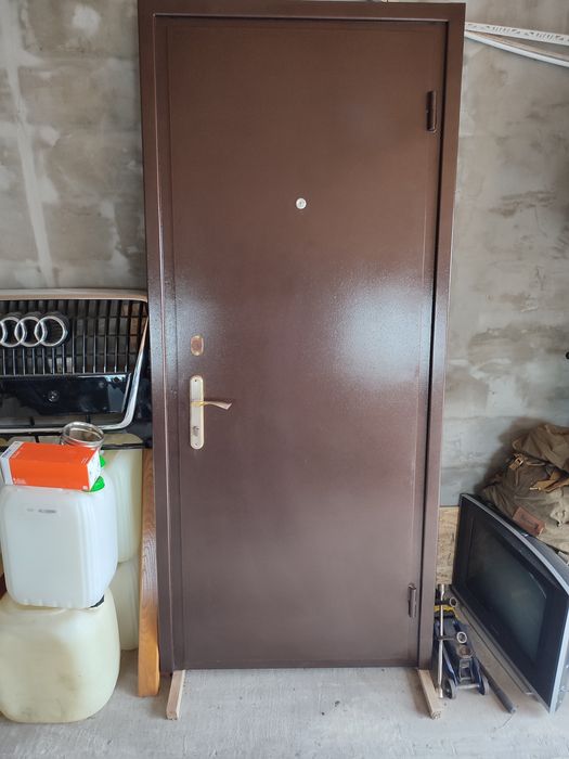 Продам металеві двері