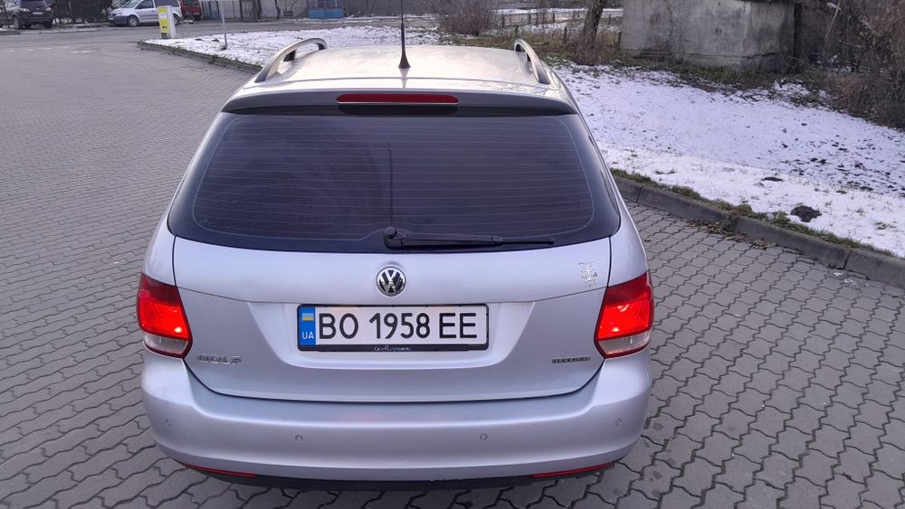 Автомобіль Volkswagen GOLF 1.6 MPI